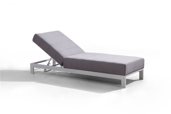 Outdoor fabric sunlounger with quick dry foam