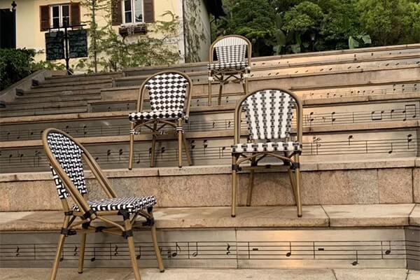 starbucks outdoor chairs