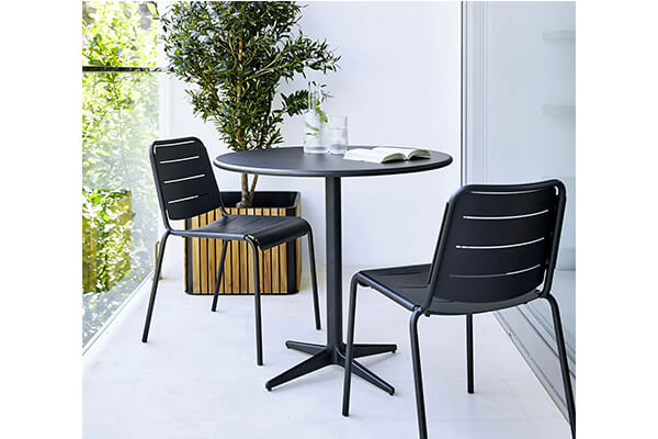 Small outdoor table and chairs|Round aluminium cafe table and chairs